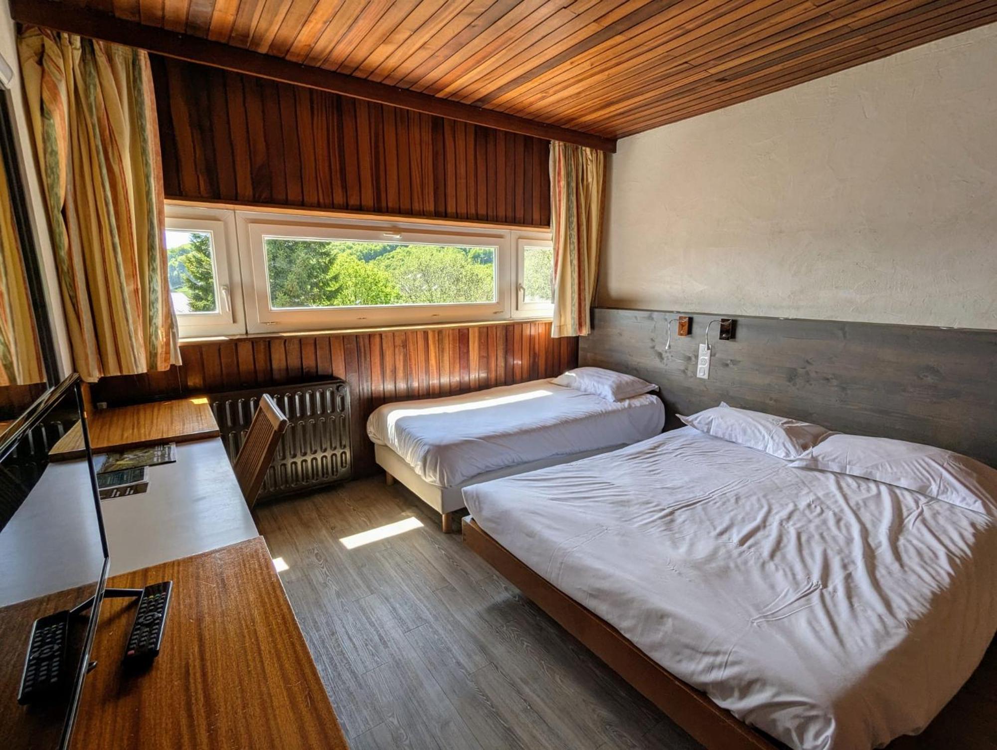 Gergovia Hotell Super Besse Exteriör bild